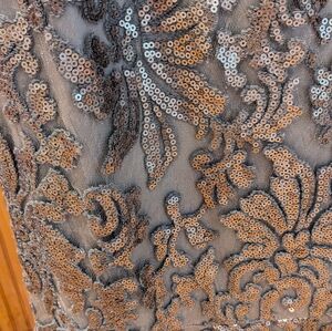 Greysh metallic evening gown by tadashi shoji size 6 mermaid style fitted
